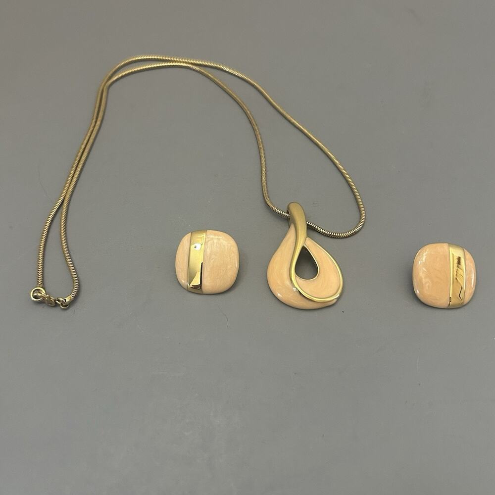 VTG Monet Peach Necklace Earrings Enamel Open Teardrop Pendant Gold Tone Chain